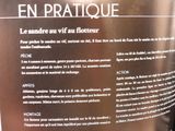 a sign on the side of a building that says en pratique