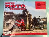 un magazine sur lequel figure la photo d'une moto et d'un homme à moto