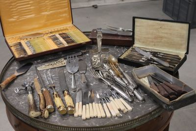 many different types of knives and knives on a table