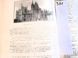 un livre ouvert sur lequel figure l'image d'un château