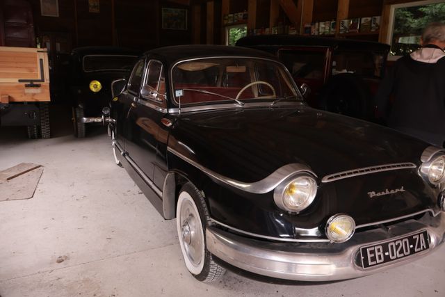 Véhicule particulier PANHARD PL 17 immatriculé EB-020-ZA, 1ère mi...