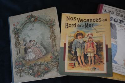 Volume ancien pour les enfants comprenant les malheurs de So…