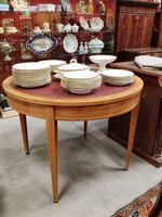 Table ronde en merisier ; plateau recouvert d'un cuir. (photo 2)