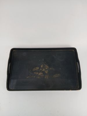 Japon, XIXe siècle Lot de deux plateaux et une boîte