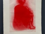 tableau représentant une femme en robe rouge assise sur une surface noire