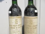 deux bouteilles de vin posées sur une table