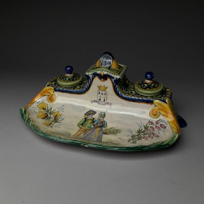 un objet décoratif posé sur une table