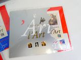 une photo d'une photo d'un livre sur une table