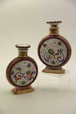 paire de vases chinois en verre cloisonné, sur socles