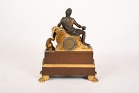 Importante pendule en bronze à deux patines. (photo 3)