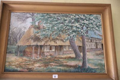 une photo d'un tableau représentant une maison au toit de chaume accrochée au mur