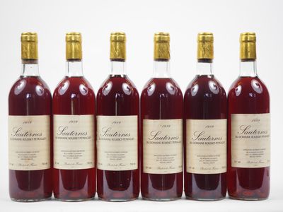 six bouteilles de vin sont alignées dans une rangée