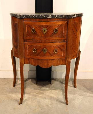 Petite commode d'entre-deux en marqueterie de bois de rose e…