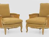 paire de fauteuils à dossier canné de style louis xvi