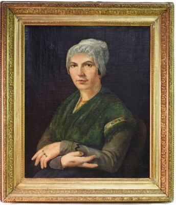 portrait d'une femme en robe verte, les mains tendues