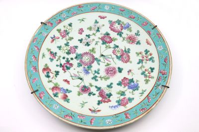 CHINE, vers 1880 Grand plat creux en porcelaine émaillée pol… - Photo 1