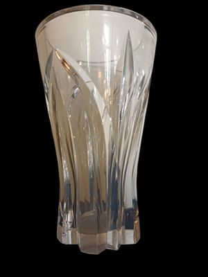 SEVRES - Vase en cristal taillé.