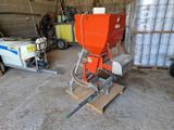 une petite machine qui se trouve dans un garage