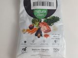 un sac de nourriture posé sur une table