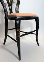 Paire de chaises en bois laqué et doré à décor en incrustati… (photo 3)