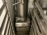 une grosse machine qui se trouve dans une cuisine