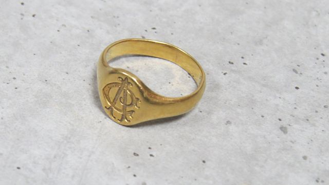 Chevalière en or 750‰ monogrammée CA.  En règle. Poids brut : 7,3...