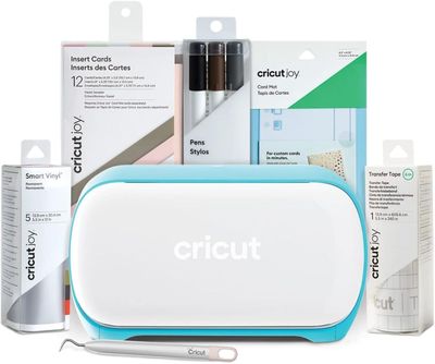 un kit Cricut blanc et bleu avec un étui bleu