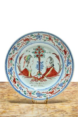 CHINE compagnie des Indes XVIIIe. Assiette à décor polychrom…
