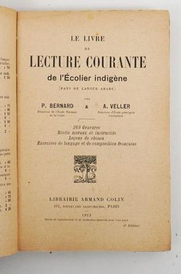 un livre ouvert sur lequel figure l'image d'un arbre