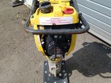 a small yellow machine that is sitting on the ground