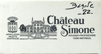 une boîte blanche sur laquelle figure un logo en noir et blanc