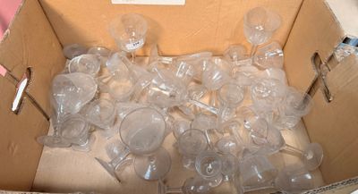 Partie de service de verres en verre cristallin gravé et ver…