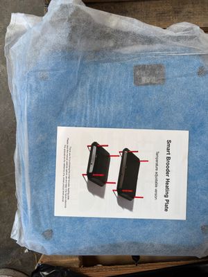 un sac bleu sur lequel sont posées deux enceintes