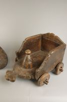 Petite table basse en bois sculpté de rosaces et feuillage, … (photo 2)