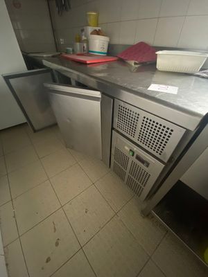 VENTE SUR DESIGNATION - LOT 8 - Une tour réfrigéré inox deux…