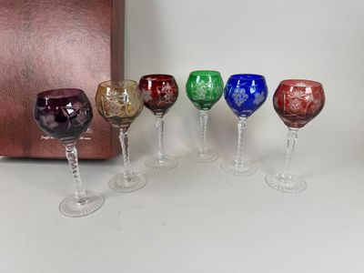 Suite de 6 verres sur pied en cristal partiellement coloré e… - Photo 1