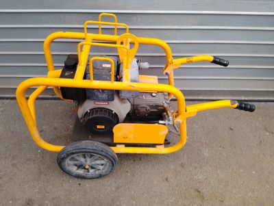 Nettoyeur à haute pression diesel sur brouette YANMAR JT 210…