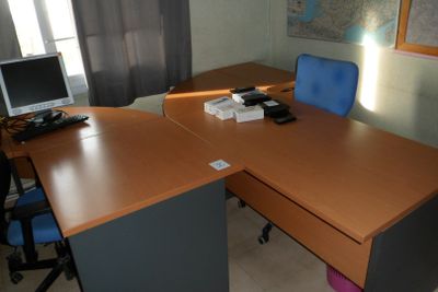 2 bureaux en médium avec retour