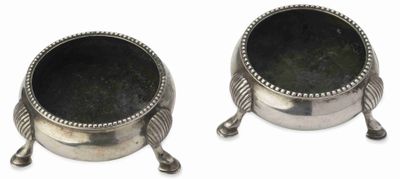 HARRIS & SCHAFER PAIRE DE SALIÈRES EN ARGENT Poinçons : i) p…