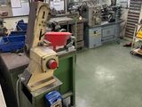 une photo d'un atelier d'usinage où se trouvent de nombreuses machines