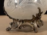 an image of a glass vase on a stand