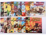 une pile de bandes dessinées posée sur une table blanche