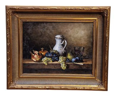 une peinture à l'huile représentant une nature morte composée de raisins, de poires et d'un pichet posés sur une table