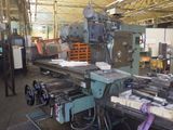 une grande machine installée dans un bâtiment