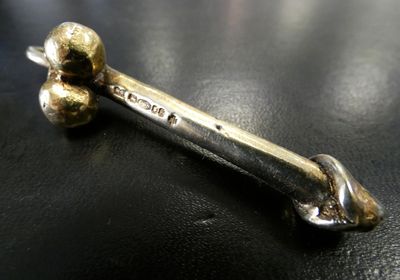 a metal object that is sitting on a table
