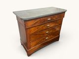 une image d'une commode en bois avec un plateau en marbre