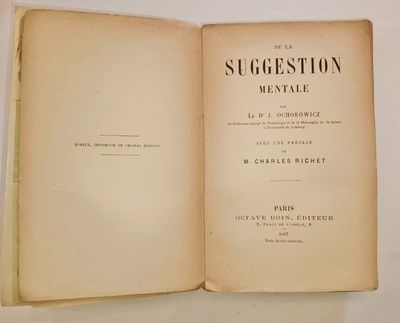 un vieux livre ouvert pour montrer le titre de la suggestion mentale