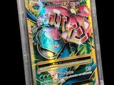 gros plan d'une carte pokemon dans un étui en plastique