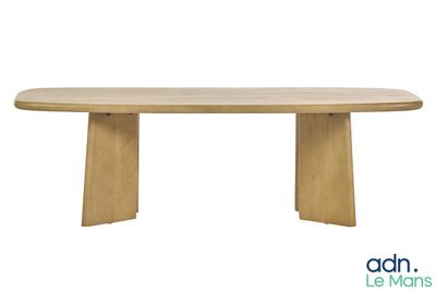 un gros plan d'une table en bois sur fond blanc