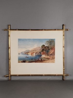 une photo d'un tableau représentant une scène de plage, accroché à un mur